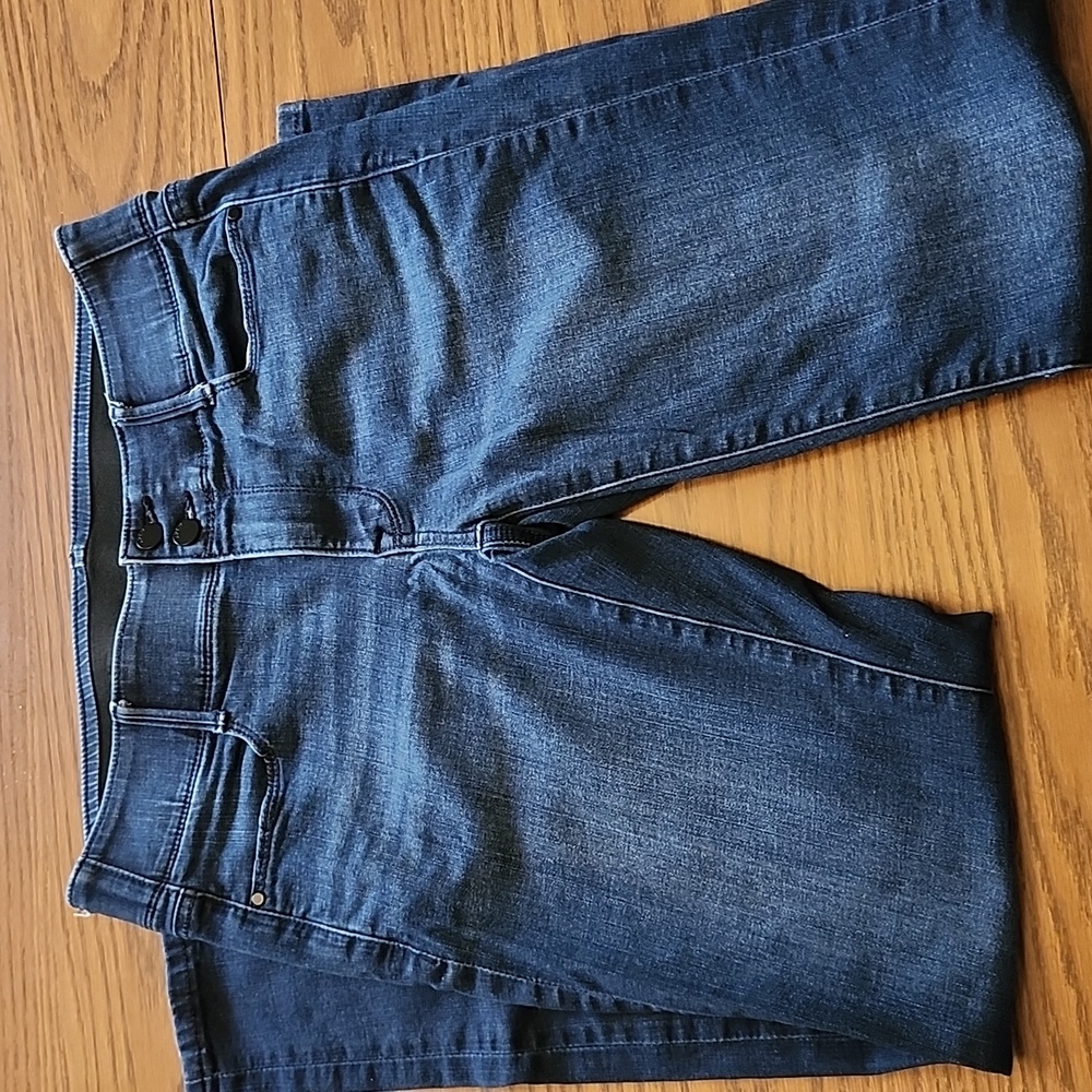 Apt 9 size 8 straight leg jeans